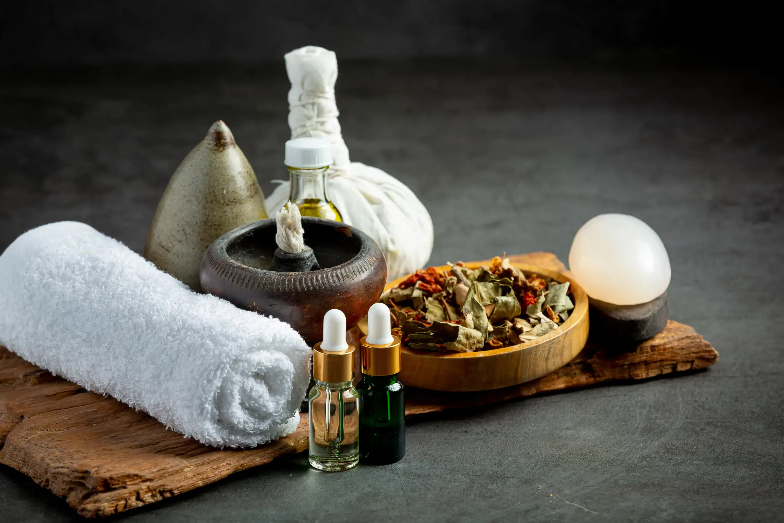 herbal-compress-herbal-spa-treatment-equipments-put-dark-floor (2)